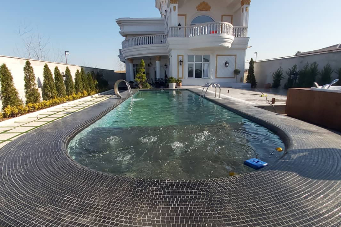 استخر با طراحی کلاسیک