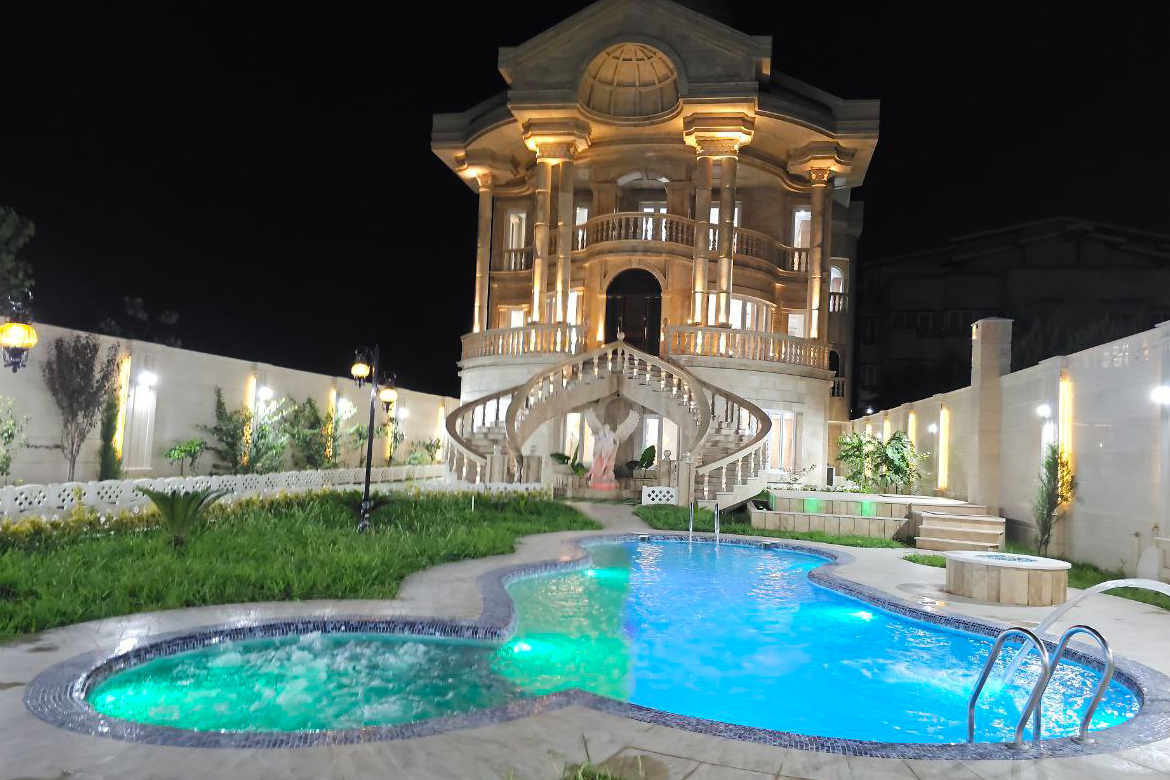 استخر با طراحی کلاسیک