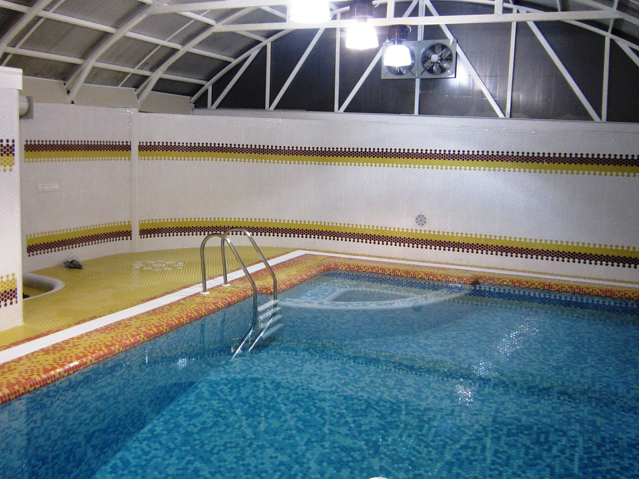 استخر خانگی مدرن