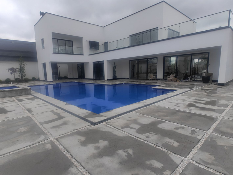 ساخت استخر  روباز در خانه ویلایی در رشت